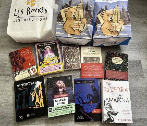 ✨Libros que compré en la feriadellibromadridAyer terminó la feria y pude ir dos veces, me hubiera gustado ir más días, pero no fue posible. Aunque en esos dos días me hice con estos libros que tengo muchas ganas de leer 😍📚. Aquí los enumero:

1.Noches Blancas, de Fiodor Dostoievski 
2.Marrón. Memorias, de Rocío Quillahuaman
3.La fortuna, (blackwater 5), de Michael Mcdowell 
4.Te di ojos y miraste las tinieblas, de Irene Solá
5.Antología de poetas inglesas del siglo XIX. (Varios autoras, las hermanas Bronte, Mary Shelly…)
6.Vindictas. Cuentistas latinoamericanas. (Varias autoras)
7.En el lado salvaje, de Tiffany Mcdaniel
8.Larvas, de Tamara Silva Bernaschina
9.La guerra de la amapola, de Rebecca F.Kuang. 
 
💬 ¿Conocéis alguno de estos libros? ¿Os llama la atención? 

libros bookstagram bookstagramespañol feriadellibro outboxing madrid parati compras