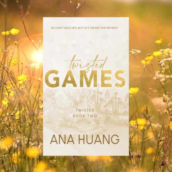 ✨ 𝐓𝐖𝐈𝐒𝐓𝐄𝐃 𝐆𝐀𝐌𝐄 (Twisted 2),️✒️𝐀𝐮𝐭𝐨𝐫𝐚: Ana Huang 

🗂️𝐆𝐞́𝐧𝐞𝐫𝐨: Dark Romance 

📚𝐄𝐝𝐢𝐭𝐨𝐫𝐢𝐚𝐥: Croosbooks 

📃𝐏𝐚́𝐠𝐢𝐧𝐚𝐬: 448 

🌟𝐏𝐮𝐧𝐭𝐮𝐚𝐜𝐢𝐨́𝐧: 3-/5 ⭐️ 

𝐒𝐢𝐧𝐨𝐩𝐬𝐢𝐬: 

Arrogante y engreído, Rhys Larsen es un guardaespaldas de lujo que tiene dos normas: 1) Proteger a sus clientes a toda costa. 2) No vincularse emocionalmente. Jamás. Y nunca tuvo la menor tentación de romper estas reglas… hasta que llegó ella. 
Ella es Bridget von Ascheberg: una princesa con un temperamento incontenible y un fuego escondido capaz de reducir a ceniza cualquier regla de Rhys. 
Esta es la historia de un amor inesperado e imposible… y lleno de fantasías prohibidas. 

📝𝐅𝐫𝐚𝐠𝐦𝐞𝐧𝐭𝐨 𝐝𝐞 𝐑𝐞𝐬𝐞𝐧̃𝐚: 

Esta segunda parte de la serie Twisted me ha gustado algo más que el primer libro, Twisted love, aunque no fue hasta casi por la mitad que empezó a interesarme más todo, pero al final volví a tener la misma sensación que al principio; falta de interés... 
 
Ana Huang mejora en este libro su narrativa (...) logró hacer que conectara algo más con los personajes. (...)Por otro lado, lo que no llega a conseguir es una transición creíble a lo largo de todo el libro, sobre cómo va pasando el tiempo o el cambio en las emociones de los personajes...(....) 

🔗𝐑𝐞𝐬𝐞𝐧̃𝐚 𝐂𝐨𝐦𝐩𝐥𝐞𝐭𝐚 𝐞𝐧 𝐦𝐢 𝐁𝐥𝐨𝐠 (enlace directo en el link de mi BIO) 🔗 

💬¿Os gustó este segundo libro? 

libros bookstagram reseña bookstagramespañol twistedgame  anahuang darkromance twistedhaterstolovers  bridget rhys  parati